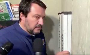Bologna - Matteo Salvini citofona al quartiere Pilastro