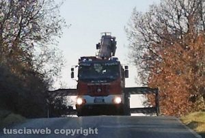 Viterbo - Vigili del fuoco in strada Carcarelle