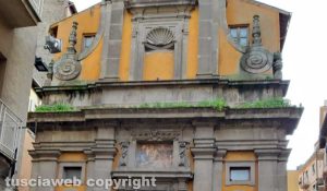Tentativo di coltivazione a gradoni della verdura a Corso Italia