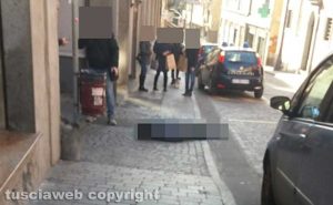 Viterbo - Via Cairoli - Malore in strada per un anziano