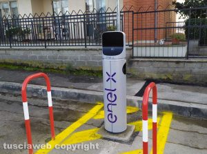 Viterbo - Una colonnina per ricaricare le auto elettriche