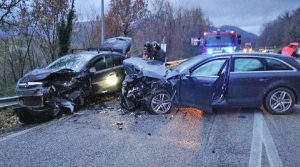 Scontro tra auto - Viterbese incastrato tra le lamiere