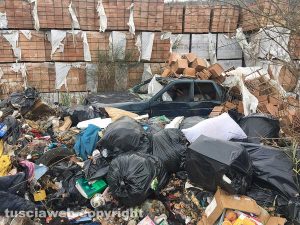 Orte - La discarica abusiva vicino alla ex fornace