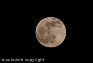 Luna piena a Ischia di Castro