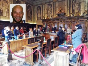 Viterbo - Il minuto di silenzio per Patrice Tiekone