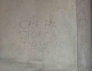 La scritta antisemita comparsa a Torino