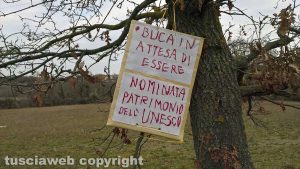 Montefiascone - Il nuovo cartello di protesta in località Castellaccio