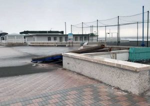 Tarquinia - Maltempo - L'insegna del Tibidabo abbattuta dal vento