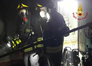 Padova - Abitazione in fiamme - L'intervento dei vigili del fuoco