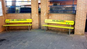 Due panchine gialle contro il Bullismo e il Cyberbullismo