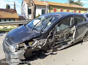 Montefiascone - Scontro tra due auto sulla Verentana
