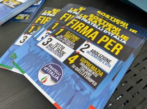 La raccolta firme di Fratelli d'Italia per i referendum costituzionali