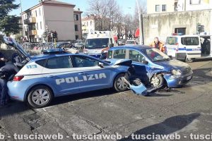 Viterbo - Incidente in via Signorelli - Coinvolta macchina della polizia