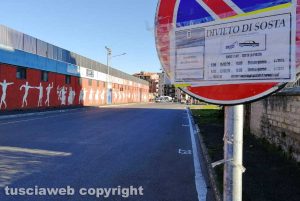 Viterbo - Il Carmine vuoto e senza banchi del marcato