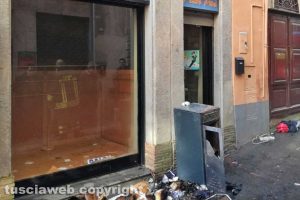 Canino - In fiamme negozio d’abbigliamento per bambini