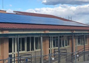 Vitorchiano - L'impianto fotovoltaico sull'edificio scolastico di via Manzoni