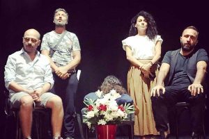 La commedia "Morta zia la casa è mia"