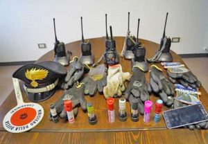 Il materiale sequestrato dai carabinieri