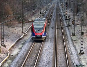 Ghiaccio sui binari di una ferrovia - Foto di repertorio