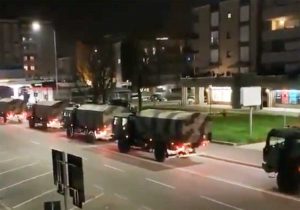 Bergamo - Emergenza coronavirus, camion militari portano via i feretri dalla città