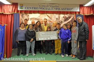 Viterbo - La consegna dell'assegno con il ricavato della calza