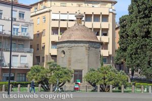 Viterbo - Il monumento ai Caduti