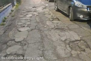 Viterbo - Buche in via Pieve di Cadore
