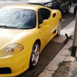 La Ferrari sequestrata dalla guardia di finanza