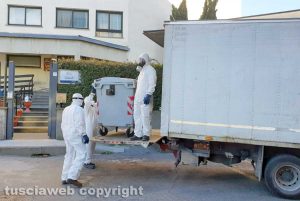Viterbo - La bonifica e il ritiro dei rifiuti alla casa dello studente di via Cardarelli