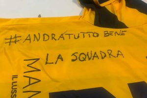 La maglia della Viterbese donata a Belcolle