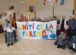 Viterbo - Gli ospiti della casa di riposo Villa Noemi - Uniti ce la faremo