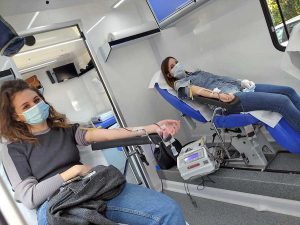 Tarquinia - Avis - Mamma e figlia donatrici di sangue in azione