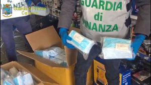 Catania - Le mascherine sequestrate dalla finanza