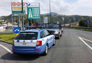 Napoli - Polizia - Auto contromano sulla tangenziale