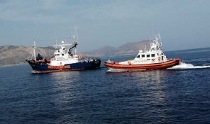 Palermo - Il trasbordo dei migranti dalla nave Aita Mari alla Rubattino