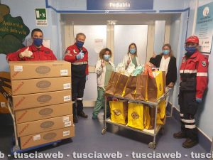 Viterbo - L'Associazione nazionale carabinieri dona uova di Pasqua ai bambini di pediatria