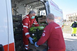 Civitavecchia - La Coldiretti dona 45 quintali di ortofrutta alle famiglie in difficoltà