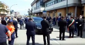 Saviano - Folla in strada per il funerale del sindaco