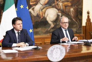 Il presidente Conte e il ministro Gualtieri