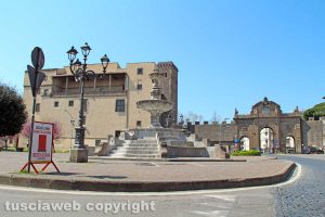 Viterbo - Piazza della Rocca