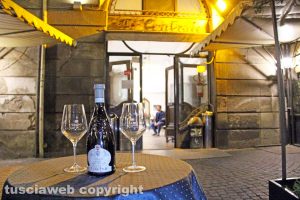 Viterbo - Un bar che ha aderito a Risorgiamo Italia