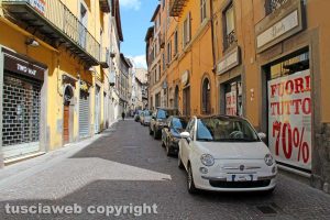 Viterbo - Parcheggio selvaggio a Corso Italia