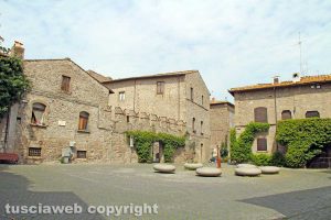 Viterbo - Piazza San Carluccio