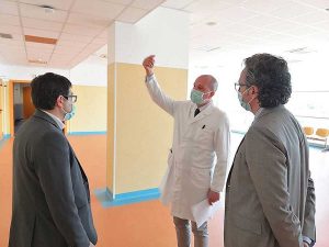 Coronavirus - L'assessore regionale d'Amato visita l'Ospedale dei Castelli