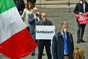 La protesta di FdI contro il governo