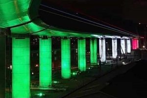 Il ponte di Genova illuminato col tricolore