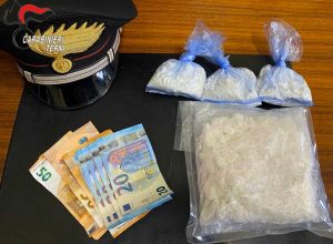Carabinieri - Terni - La droga e il denaro sequestrati