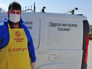Donati due quintali di derrate alimentari, verdura e formaggi
