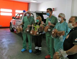 Viterbo - La consegna delle pizze di Pasqua a Belcolle