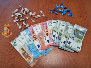 Polizia - Afragola - Droga e contati sequestrati